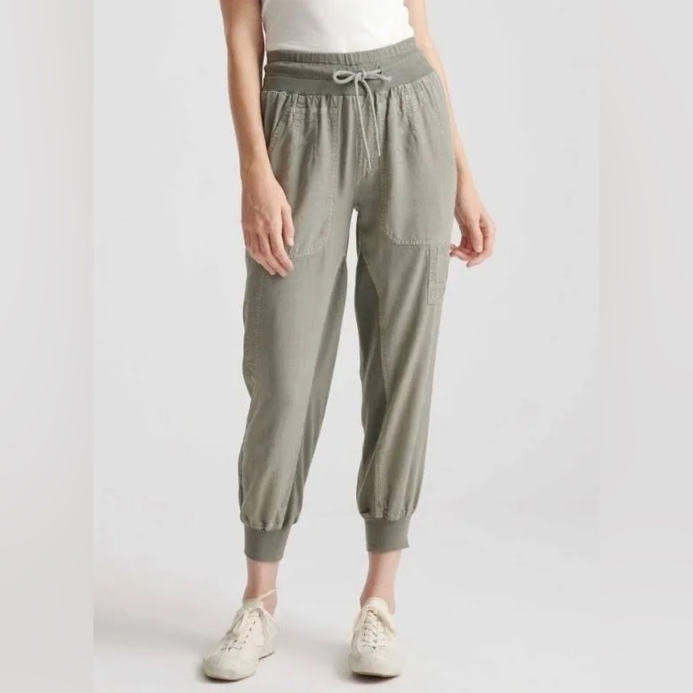 Quince Women's Vintage Wash Utility Cargo Joggers Light Brown Capri Length